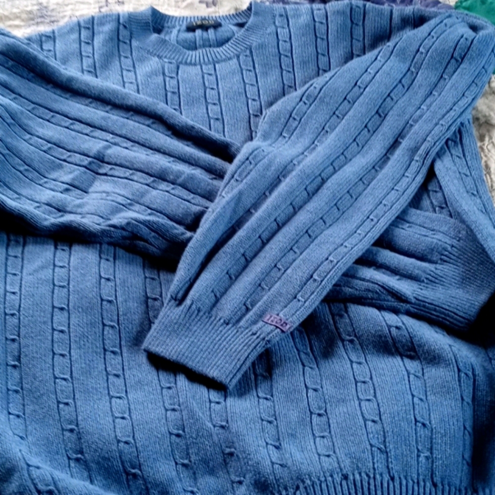 Izod sweater